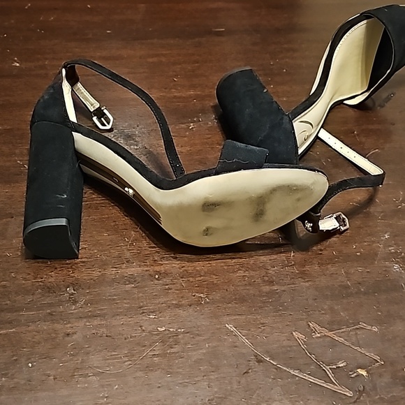 Black Heels - Picture 4 of 4